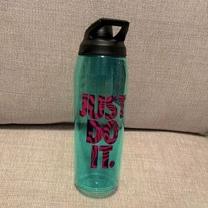 Nike Hypercharge Chug, Just Do It, Animal Print Water bottle, Pink/Teal, 32oz